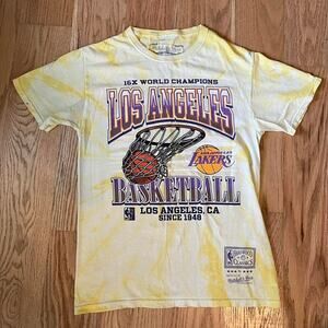 Mitchell and Ness Men’s Gold Las Angeles Lakers 16x Championship Swish T-shirt